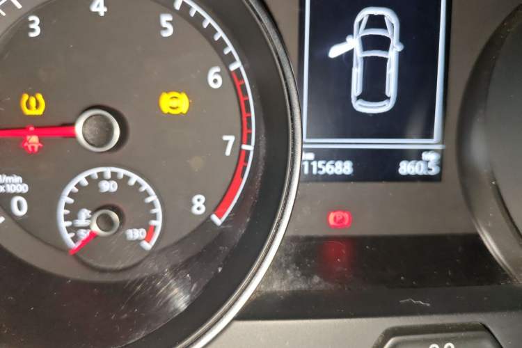Used Volkswagen Golf 2014 1.6L Automatic Comfort Model Odometer Close Up
