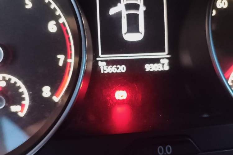 Used Volkswagen Golf 2014 1.6L Automatic Comfort Model Odometer Close Up