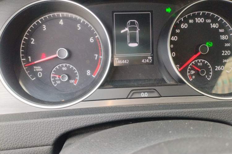 Used Volkswagen Golf 2014 1.4TSI Automatic Comfort Model Odometer Close Up