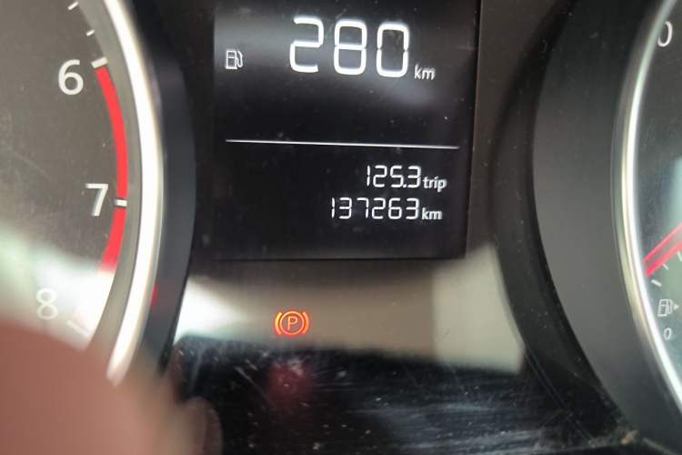 Used Volkswagen Golf 2014 1.6L Manual Fashion Edition Odometer Close Up