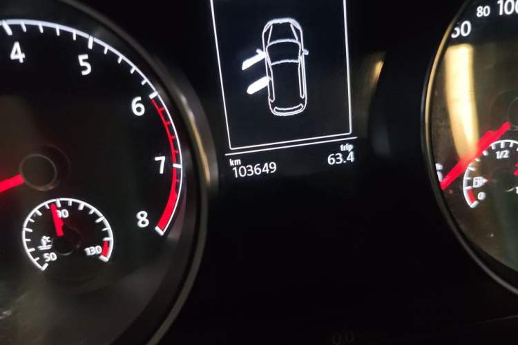 Used Volkswagen Golf 2014 1.6L Automatic Comfort Model Odometer Close Up