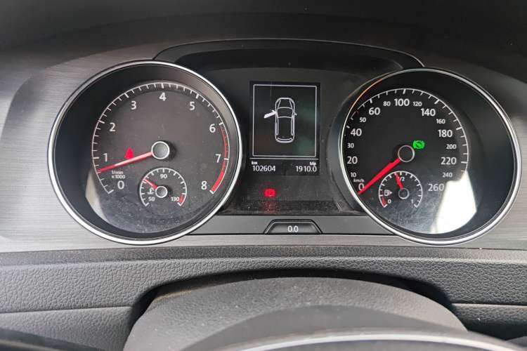 Used Volkswagen Golf 2014 1.4TSI Automatic Comfort Model Odometer Close Up