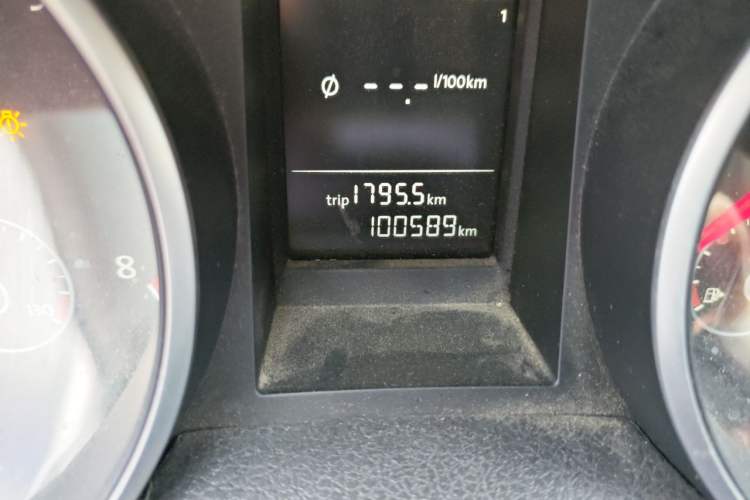 Used Volkswagen Golf 2014 1.6L Automatic Comfort Model Odometer Close Up