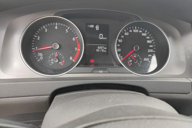 Used Volkswagen Golf 2014 1.6L Manual Fashion Edition Odometer Close Up