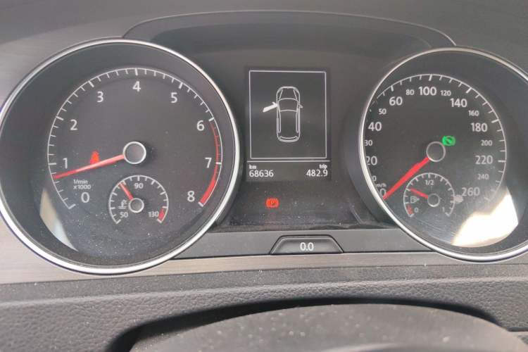 Used Volkswagen Golf 2014 1.4TSI Automatic Comfort Model Odometer Close Up