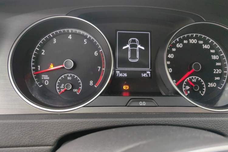 Used Volkswagen Golf 2014 1.4TSI Automatic Luxury Model Odometer Close Up