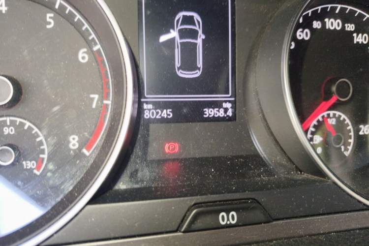 Used Volkswagen Golf 2014 1.4 TSI Manual Comfort Model Odometer Close Up