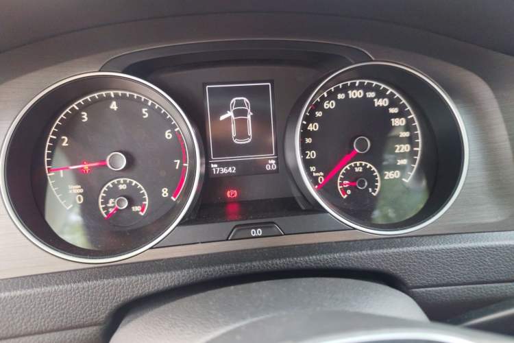Used Volkswagen Golf 2014 1.4TSI Automatic Comfort Model Odometer Close Up