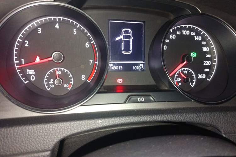 Used Volkswagen Golf 2014 1.4TSI Automatic Luxury Model Odometer Close Up