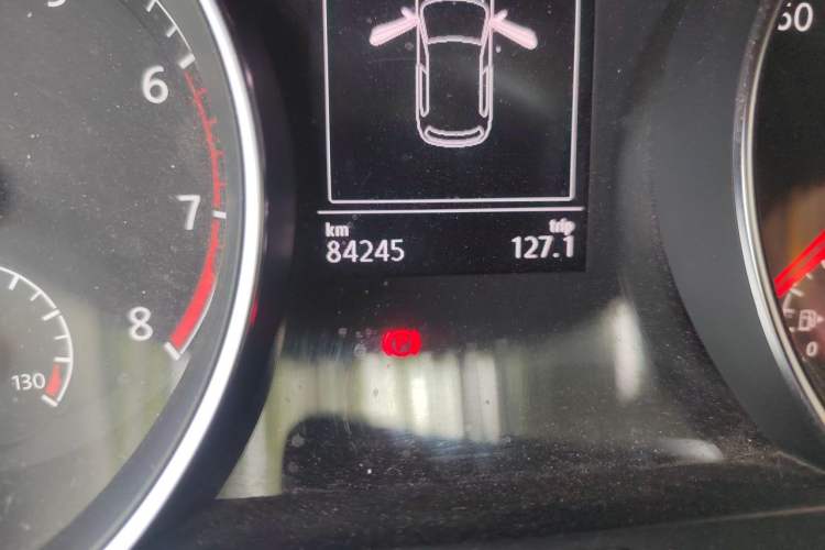 Used Volkswagen Golf 2014 1.4TSI Automatic Luxury Model Odometer Close Up