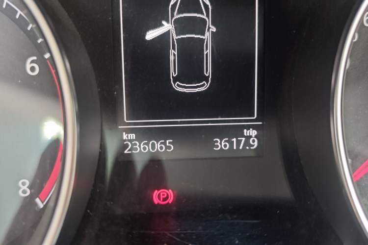 Used Volkswagen Golf 2014 1.4TSI Automatic Luxury Model Odometer Close Up