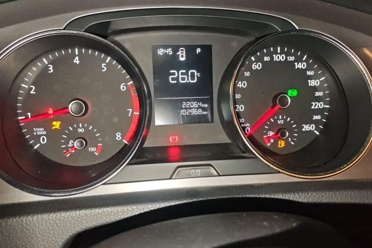 Used Volkswagen Golf 2014 1.6L Automatic Fashion Model Odometer Close Up
