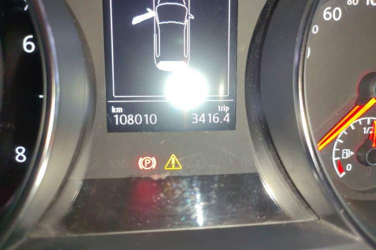 Used Volkswagen Golf 2014 1.6L Automatic Comfort Model Odometer Close Up