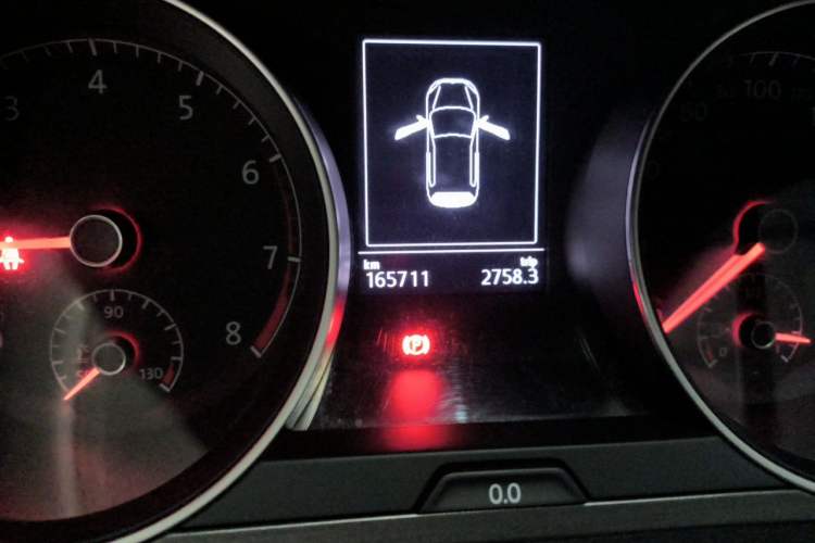 Used Volkswagen Golf 2014 1.6L Automatic Comfort Model Odometer Close Up