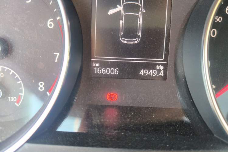 Used Volkswagen Golf 2014 1.4TSI Automatic Comfort Model Odometer Close Up