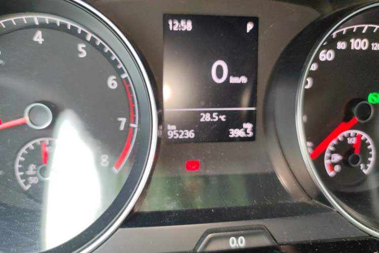 Used Volkswagen Golf 2014 1.4TSI Automatic Flagship Model Odometer Close Up