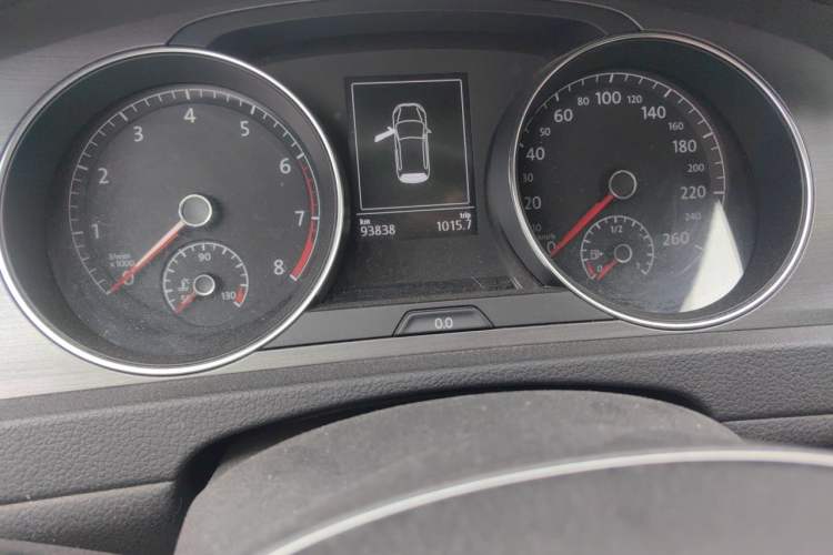 Used Volkswagen Golf 2014 1.6L Automatic Comfort Model Odometer Close Up