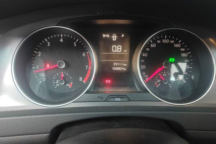 Used Volkswagen Golf 2014 1.6L Automatic Fashion Model Odometer Close Up