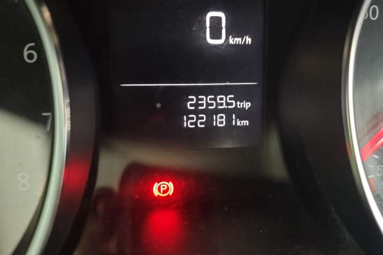 Used Volkswagen Golf 2014 1.6L Automatic Fashion Model Odometer Close Up
