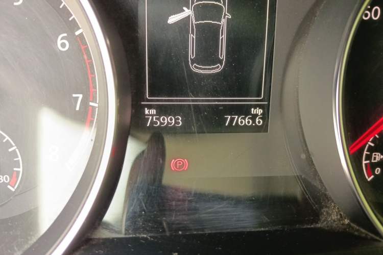Used Volkswagen Golf 2014 1.4TSI Automatic Luxury Model Odometer Close Up