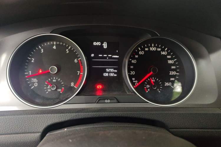 Used Volkswagen Golf 2014 1.6L Manual Fashion Edition Odometer Close Up