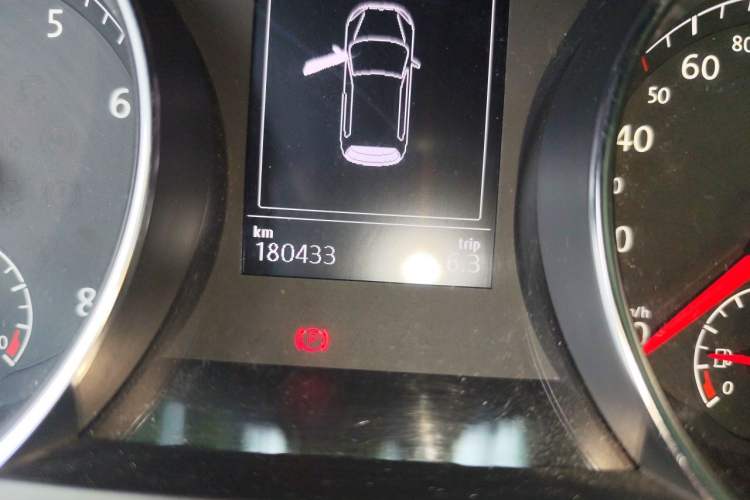 Used Volkswagen Golf 2014 1.4 TSI Manual Comfort Model Odometer Close Up