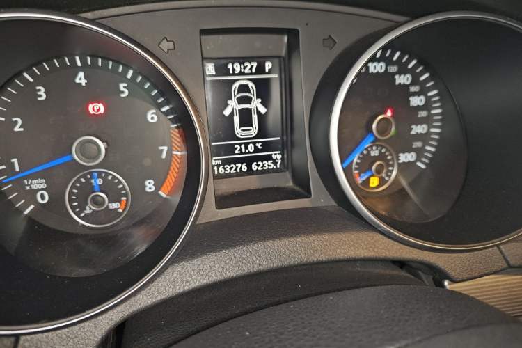 Used Volkswagen Golf 2014 2.0 TSI R Convertible Odometer Close Up