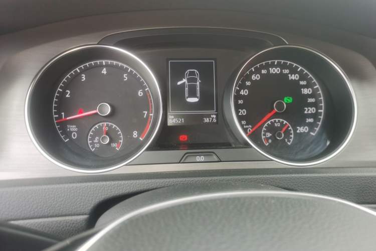 Used Volkswagen Golf 2014 1.4TSI Automatic Comfort Model Odometer Close Up