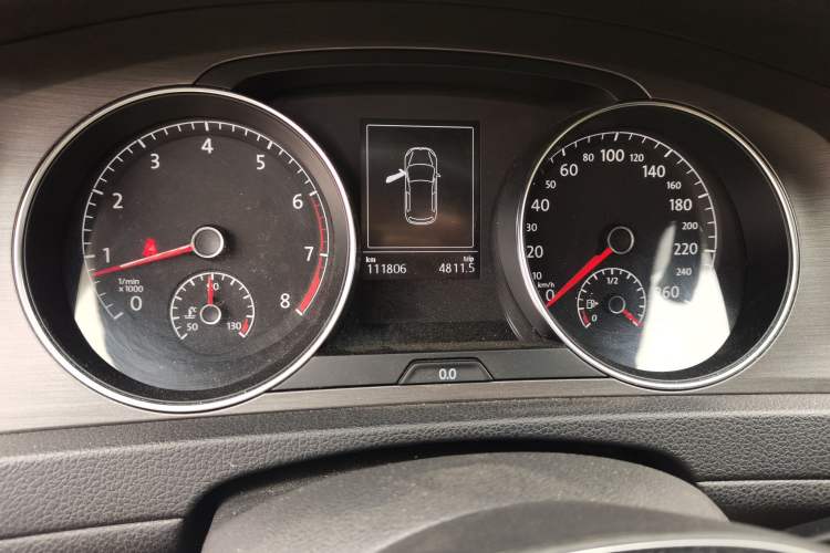Used Volkswagen Golf 2014 1.4TSI Automatic Comfort Model Odometer Close Up