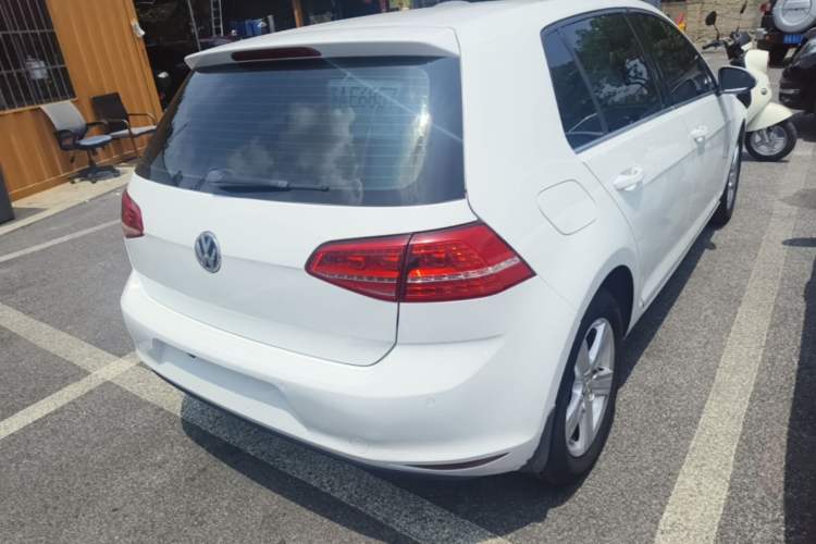 Used Volkswagen Golf 2014 1.6L Automatic Comfort Model Rear Right 45 Deg