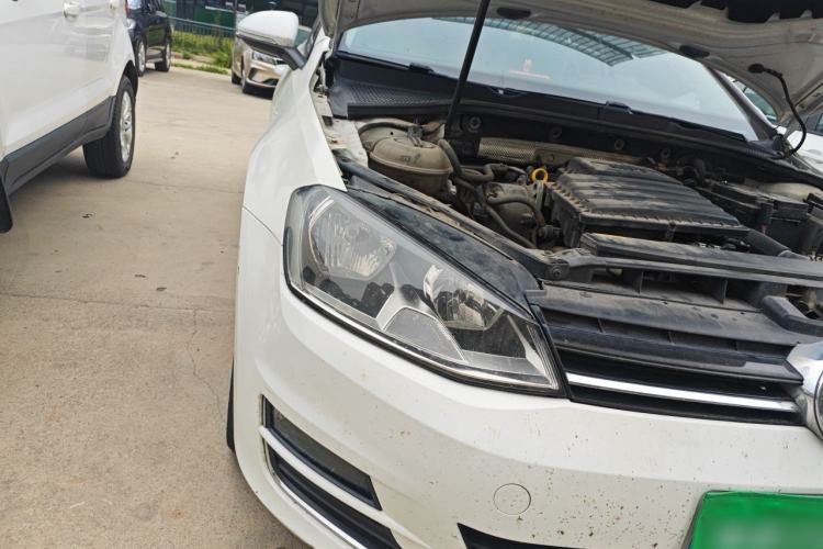 Used Volkswagen Golf 2014 1.6L Automatic Comfort Model Right Front Headlight