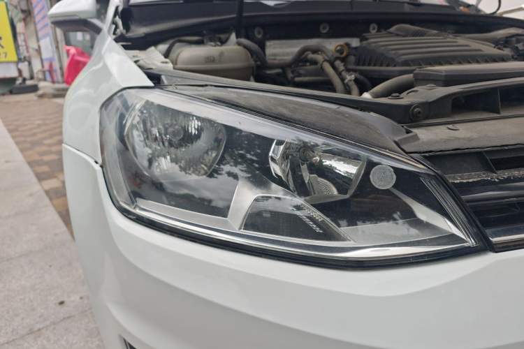 Used Volkswagen Golf 2014 1.4TSI Automatic Luxury Model Right Front Headlight