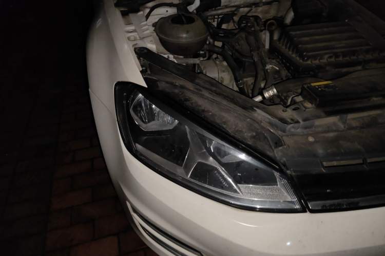 Used Volkswagen Golf 2014 1.4TSI Automatic Luxury Model Right Front Headlight