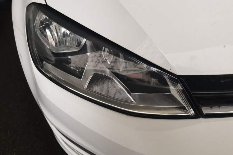 Used Volkswagen Golf 2014 1.6L Automatic Comfort Model Right Front Headlight