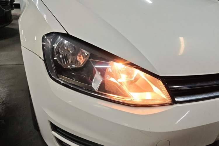 Used Volkswagen Golf 2014 1.6L Automatic Comfort Model Right Front Headlight