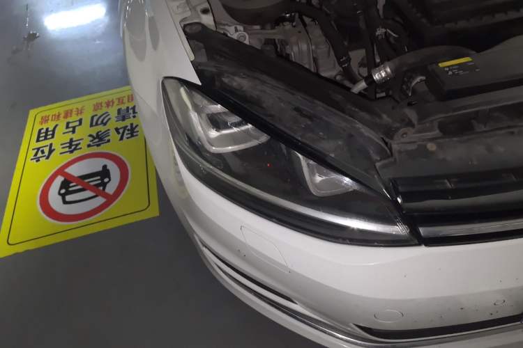 Used Volkswagen Golf 2014 1.4TSI Automatic Flagship Model Right Front Headlight