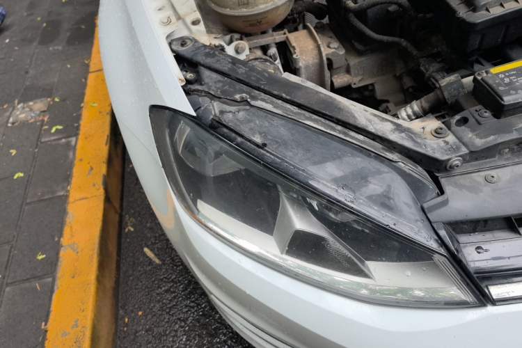 Used Volkswagen Golf 2014 1.6L Automatic Comfort Model Right Front Headlight