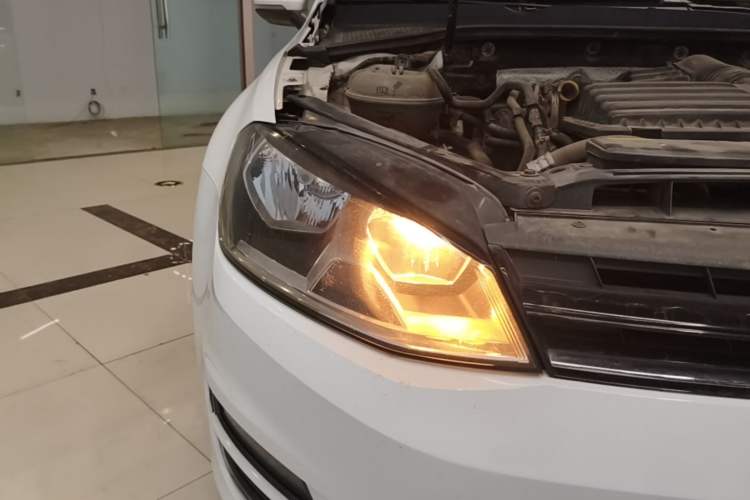 Used Volkswagen Golf 2014 1.4TSI Automatic Luxury Model Right Front Headlight