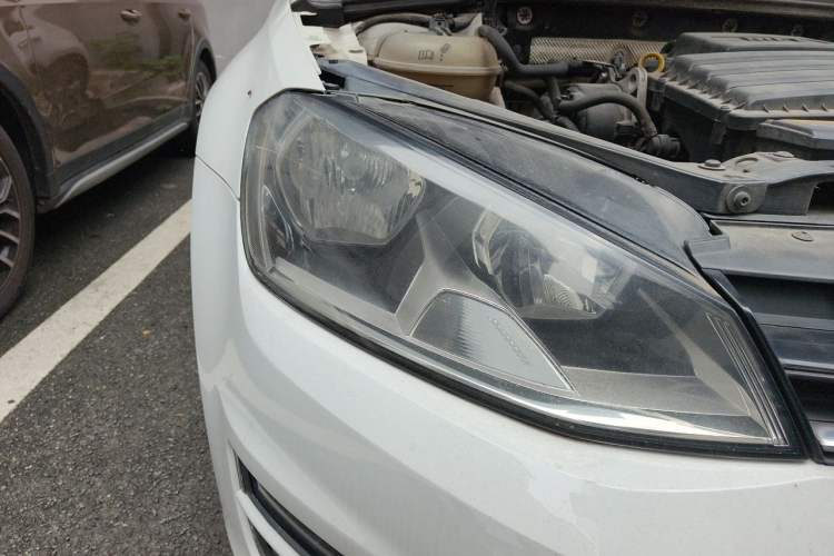 Used Volkswagen Golf 2014 1.6L Automatic Comfort Model Right Front Headlight