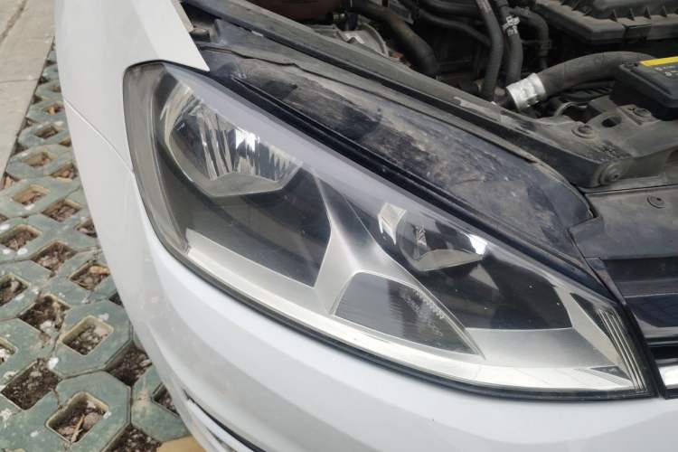 Used Volkswagen Golf 2014 1.4 TSI Manual Comfort Model Right Front Headlight