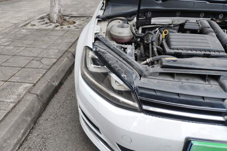 Used Volkswagen Golf 2014 1.4TSI Luxury Travel Edition Right Front Headlight