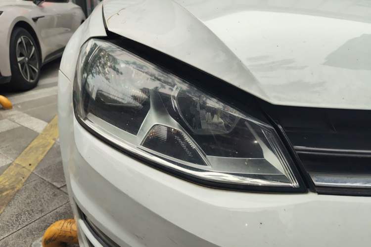 Used Volkswagen Golf 2014 1.4 TSI Manual Comfort Model Right Front Headlight