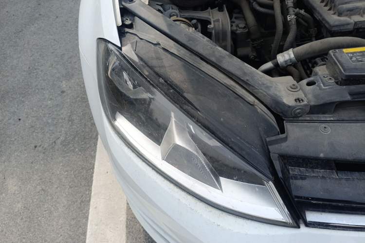 Used Volkswagen Golf 2014 1.4 TSI Manual Comfort Model Right Front Headlight