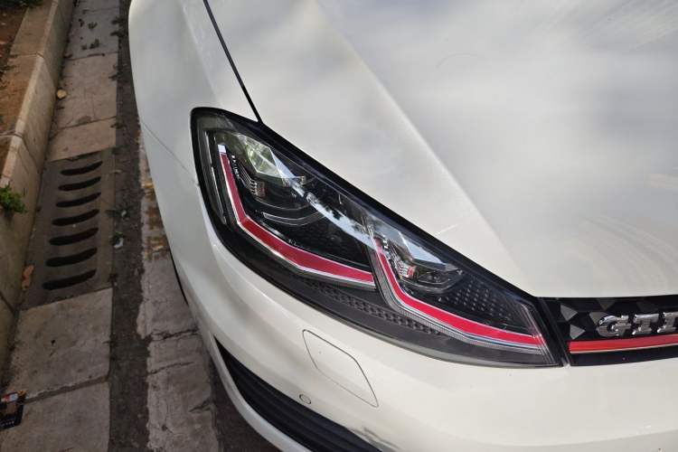 Used Volkswagen Golf 2014 1.4TSI Automatic Luxury Model Right Front Headlight