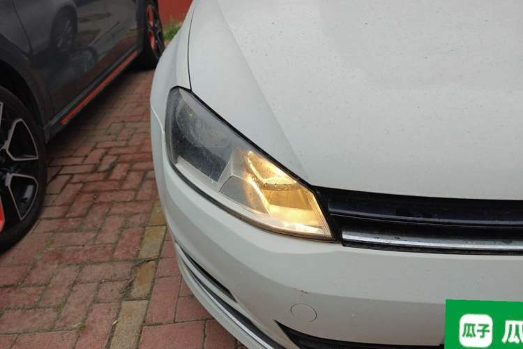 Used Volkswagen Golf 2014 1.6L Manual Fashion Edition Right Front Headlight