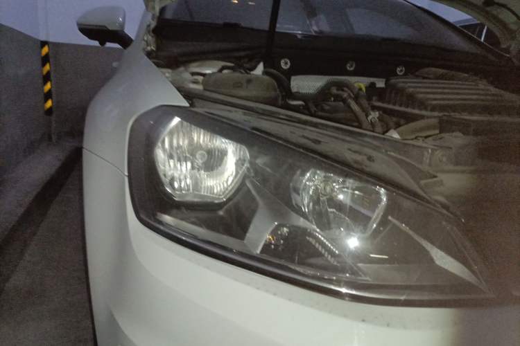 Used Volkswagen Golf 2014 1.4TSI Automatic Comfort Model Right Front Headlight