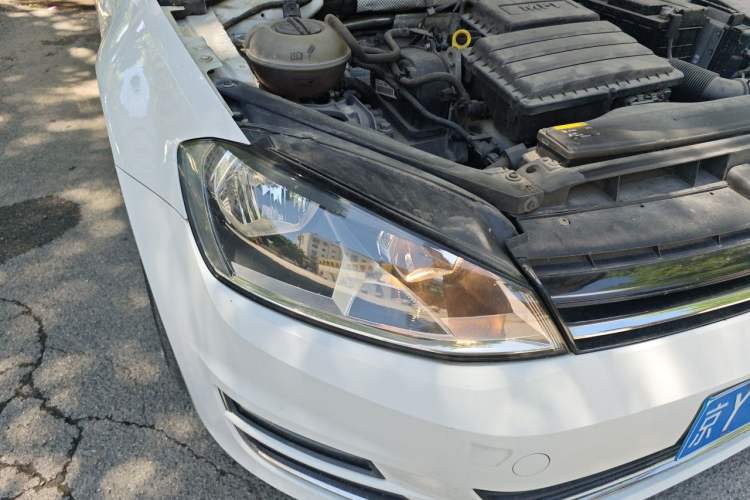 Used Volkswagen Golf 2014 1.6L Manual Fashion Edition Right Front Headlight