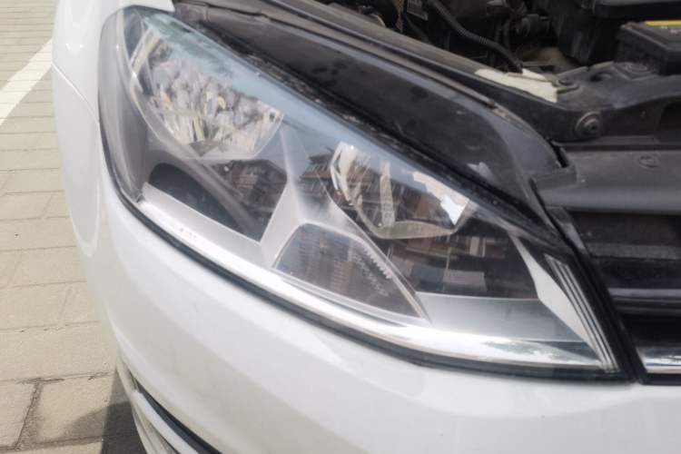 Used Volkswagen Golf 2014 1.6L Automatic Comfort Model Right Front Headlight