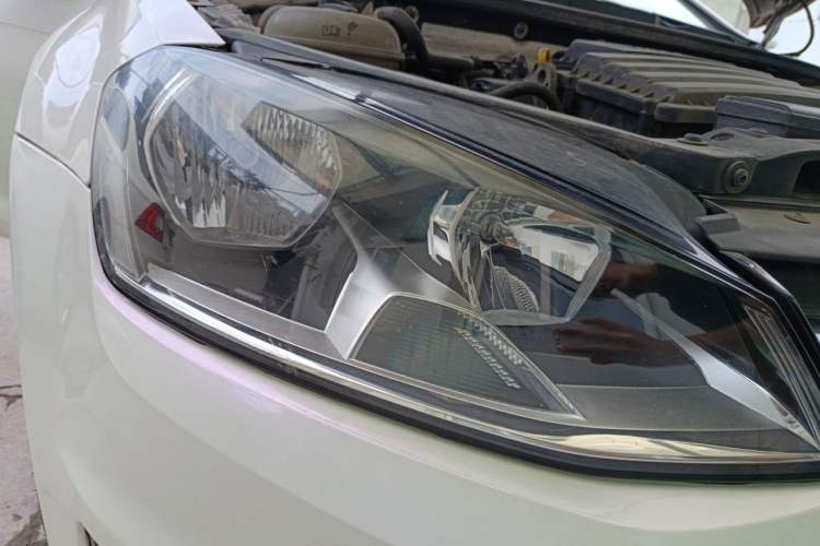 Used Volkswagen Golf 2014 1.6L Automatic Comfort Model Right Front Headlight
