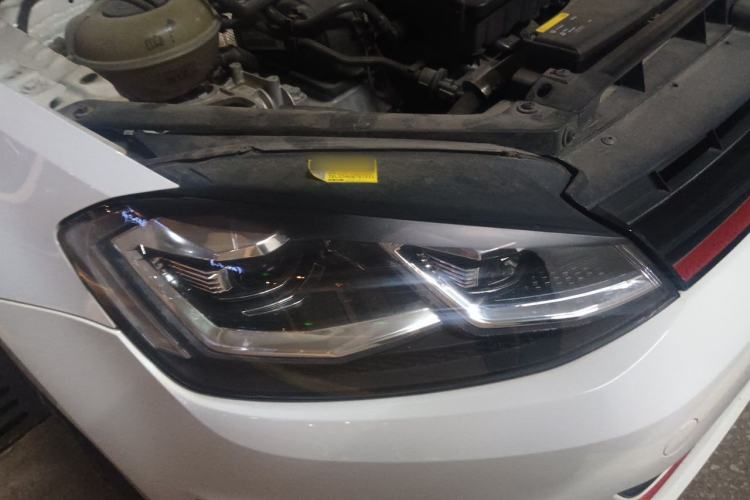 Used Volkswagen Golf 2014 1.6L Automatic Fashion Model Right Front Headlight